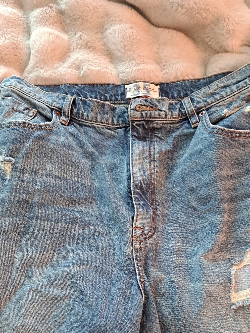 We The Free Medium Blue Denim Distressed Jeans Sz 35.
